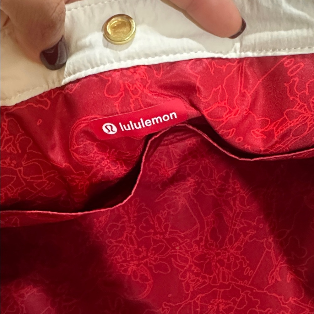 luluđ NWT New Year Daily Multi Pocket Tote - Picture 7 of 7
